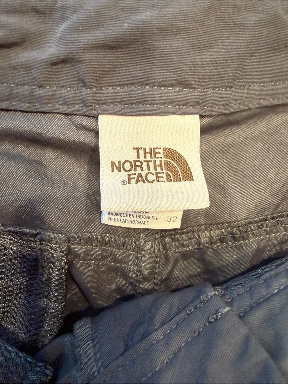 The North Face Men's Charcoal Gray Hybrid Hiking Shorts flaw